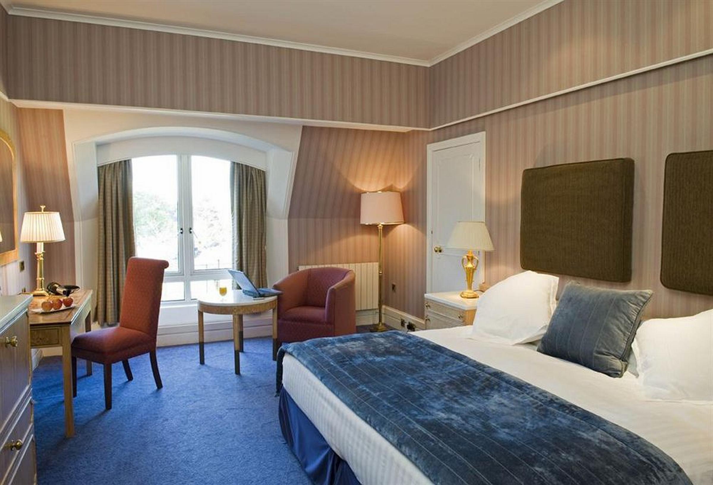 The Culloden Estate And Spa Holywood  Quarto foto A room at the hotel