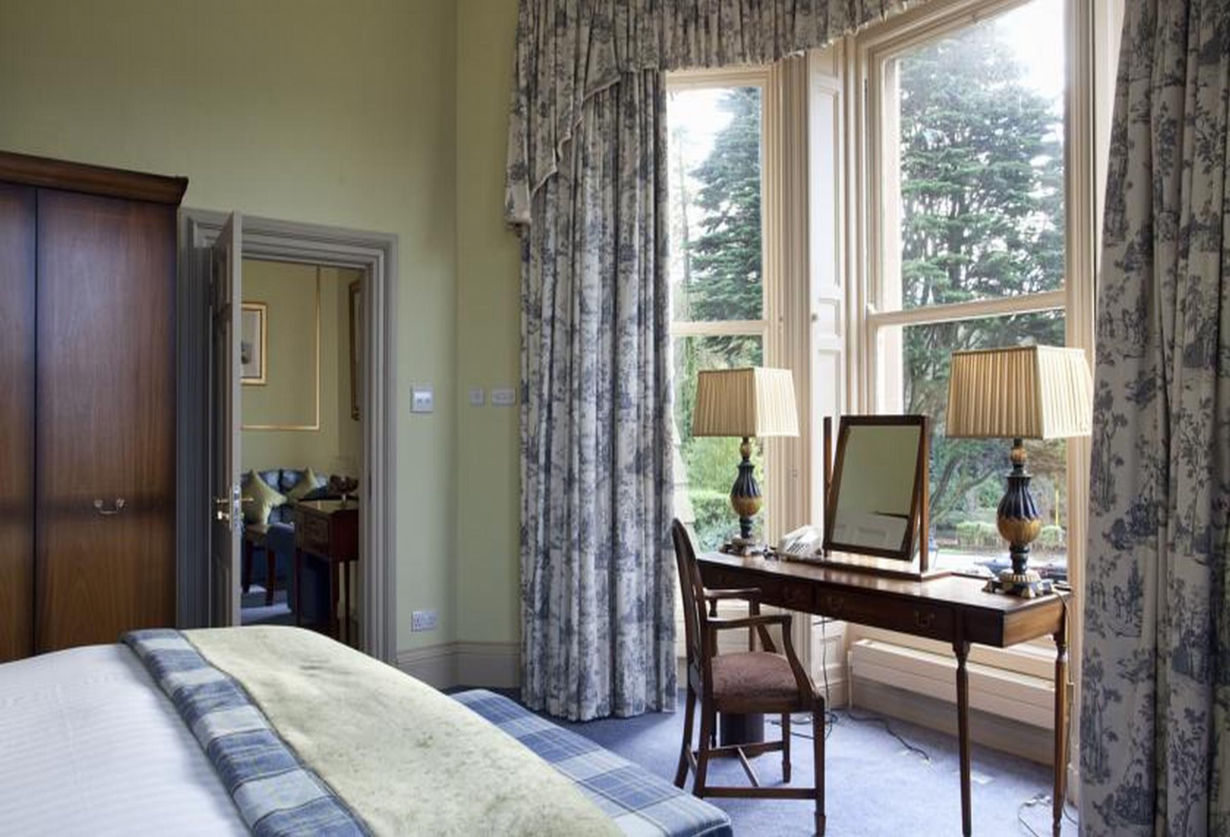 The Culloden Estate And Spa Holywood  Exterior foto A bedroom at the hotel