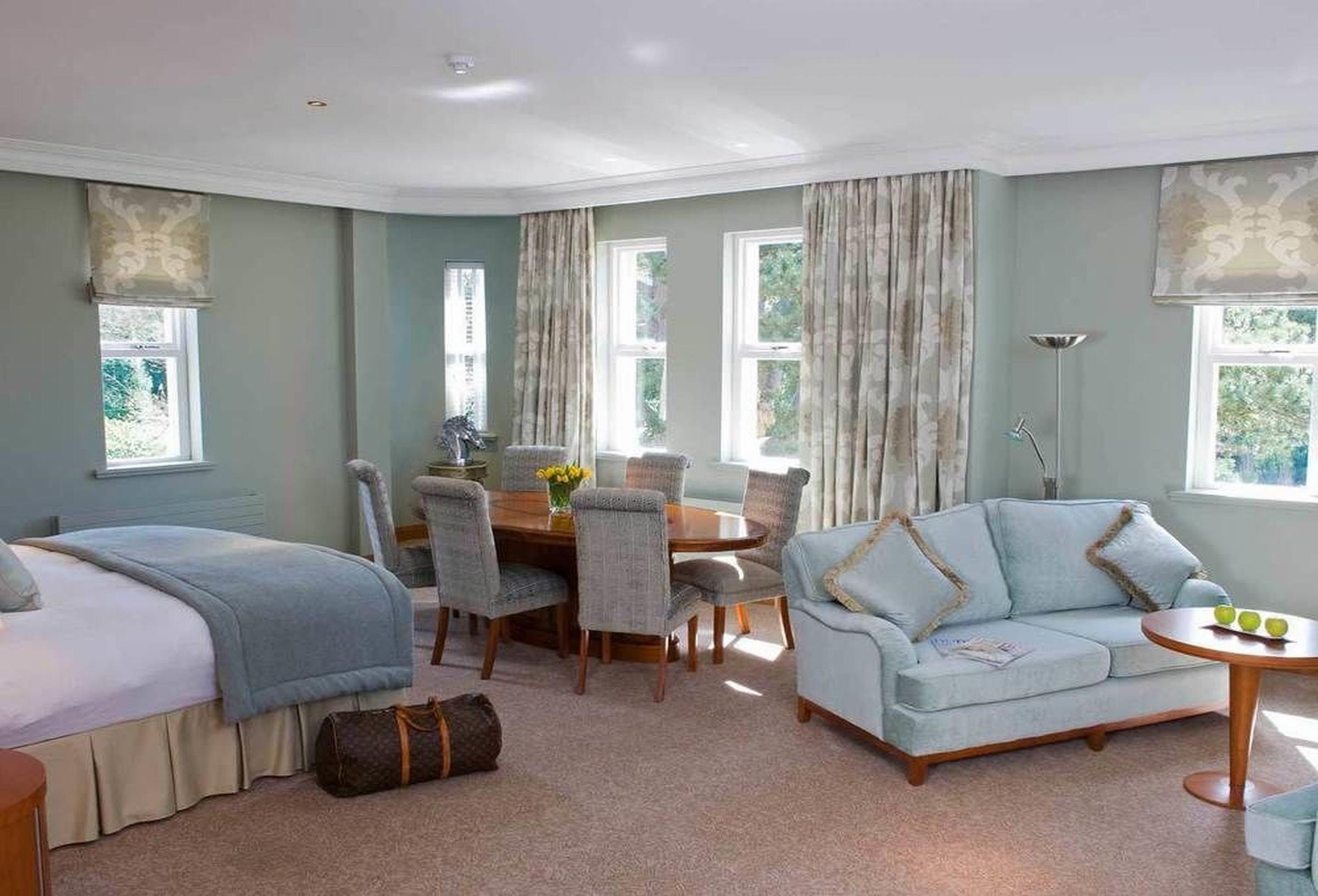 The Culloden Estate And Spa Holywood  Exterior foto A suite at the hotel