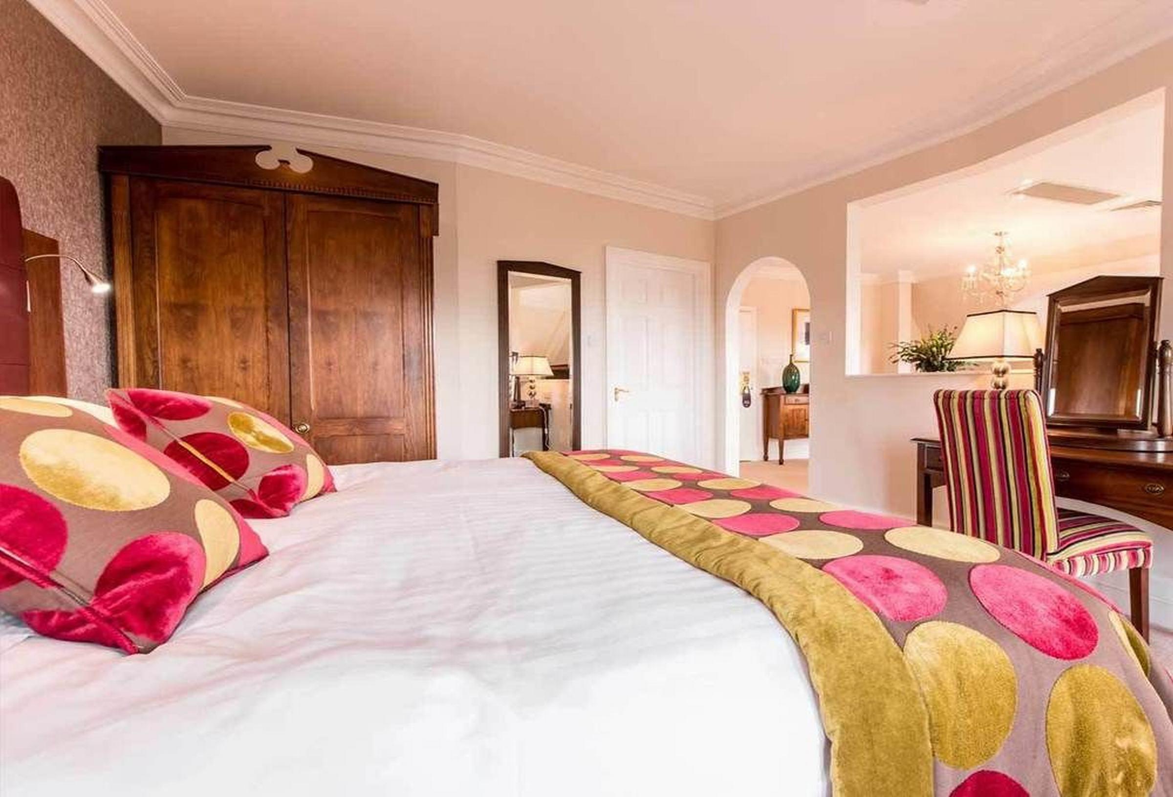 The Culloden Estate And Spa Holywood  Exterior foto A bedroom at the hotel
